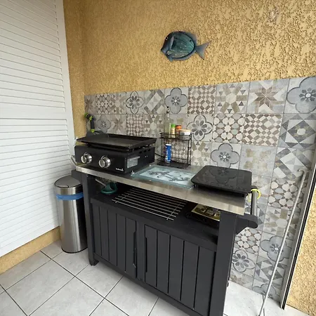 Holiday home Petite Maison Avec Jardin & Piscine Partagee