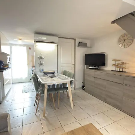 Petite Maison Avec Jardin & Piscine Partagee *