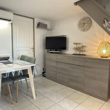 Holiday home Petite Maison Avec Jardin & Piscine Partagee *