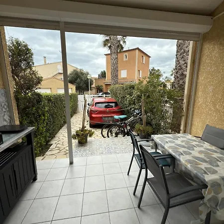 Petite Maison Avec Jardin & Piscine Partagee